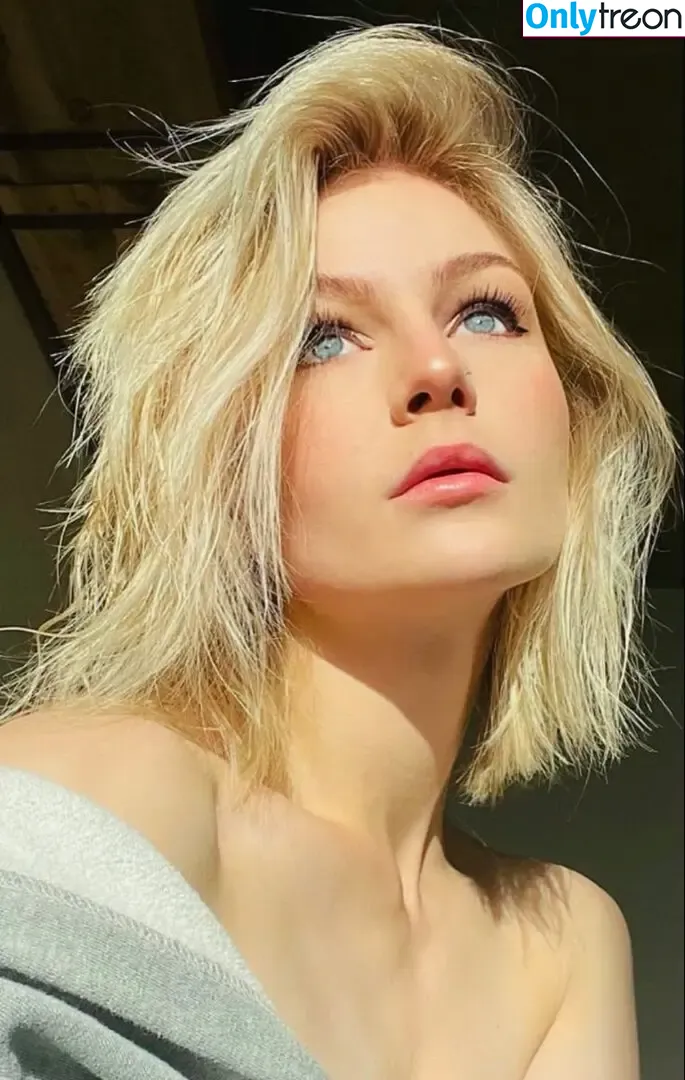 KallMeKris nude photo #0571 (kriscollins)