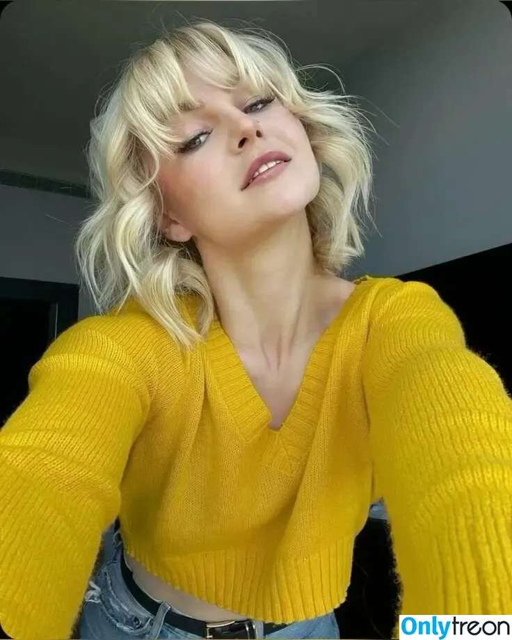 KallMeKris nude photo #0581 (kriscollins)