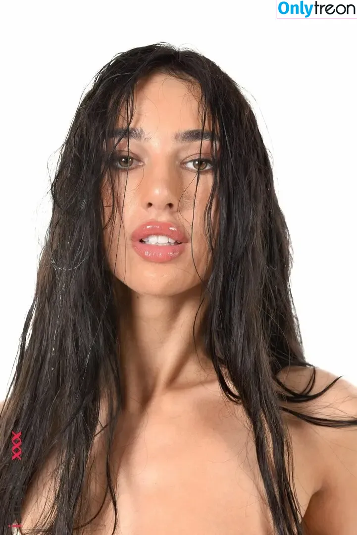 Kama Oxi nude photo #1244 (c_a_m_i_l_l_a____)