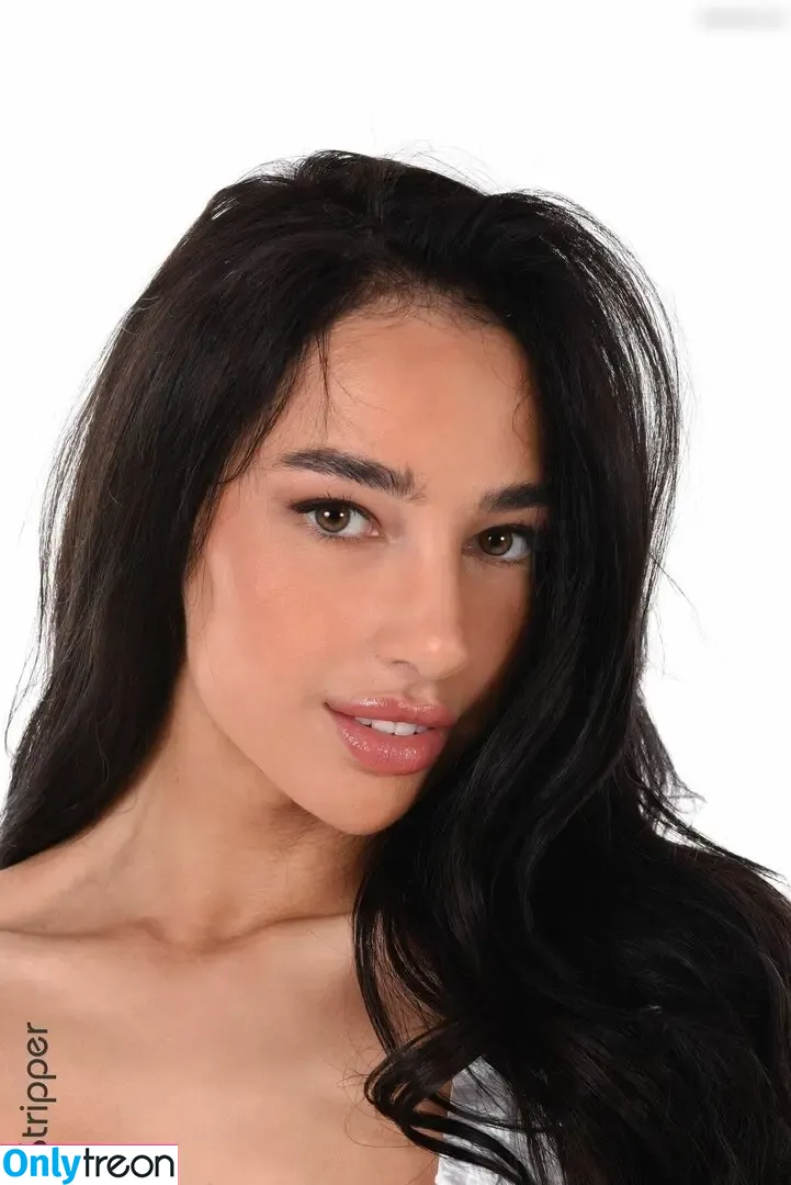 Kama Oxi nude photo #1287 (c_a_m_i_l_l_a____)