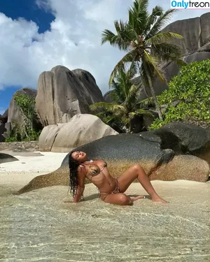 Kamilya Peer Levi / kamilyapeerlevi nude photo #0009