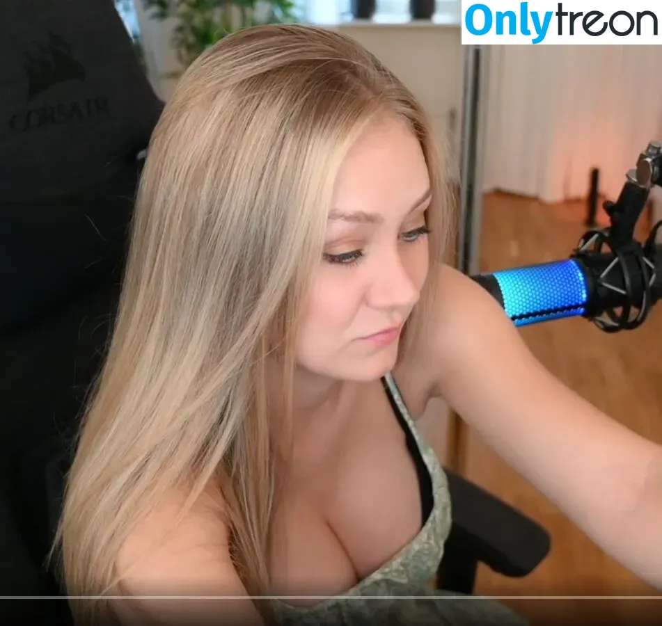 Kandyland голая photo #0185 (Kandylul / swishersweet13)