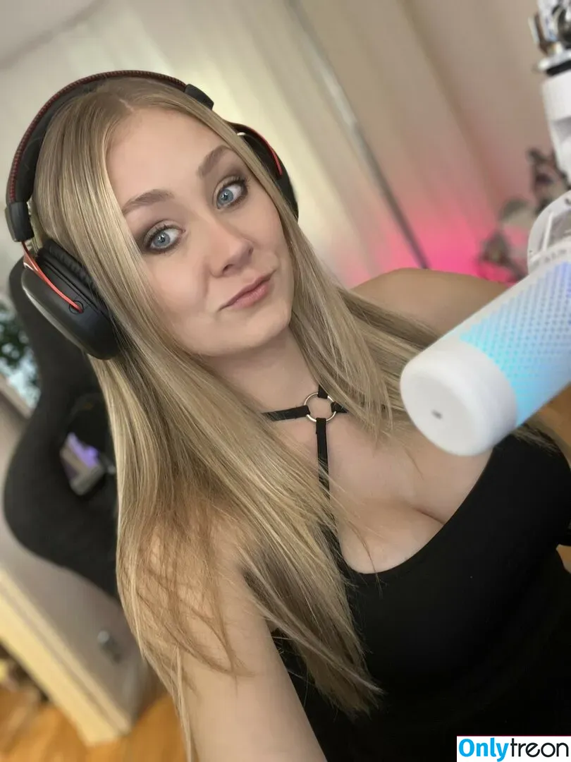 Kandyland nude photo #0217 (Kandylul / swishersweet13)