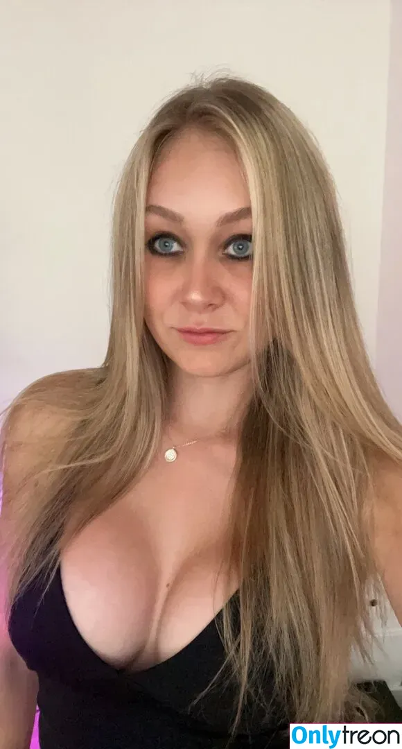 Kandyland nude photo #0234 (Kandylul / swishersweet13)