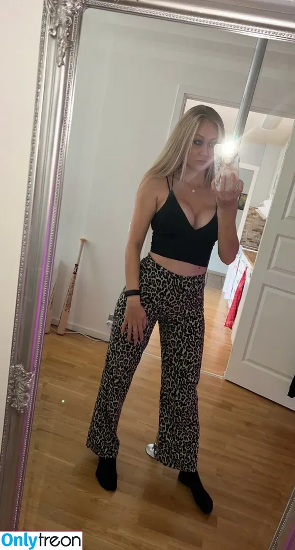 Kandyland nude photo #0235 (Kandylul / swishersweet13)
