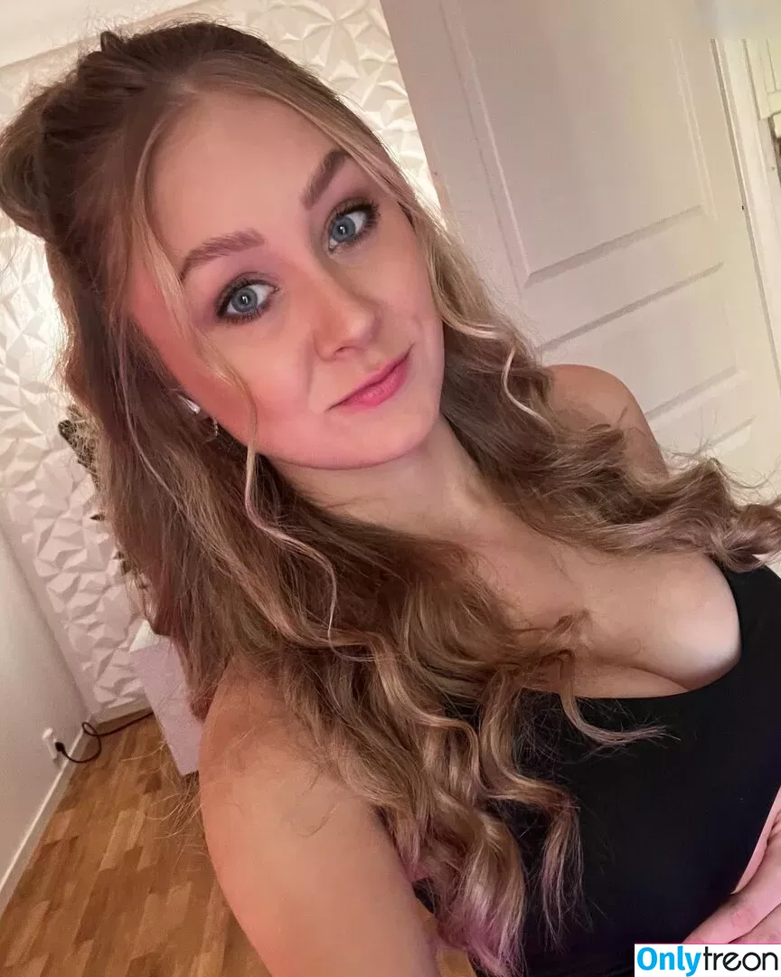 Kandyland nude photo #0366 (Kandylul / swishersweet13)