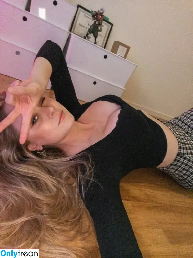 Kandyland nude photo #0484 (Kandylul / swishersweet13)