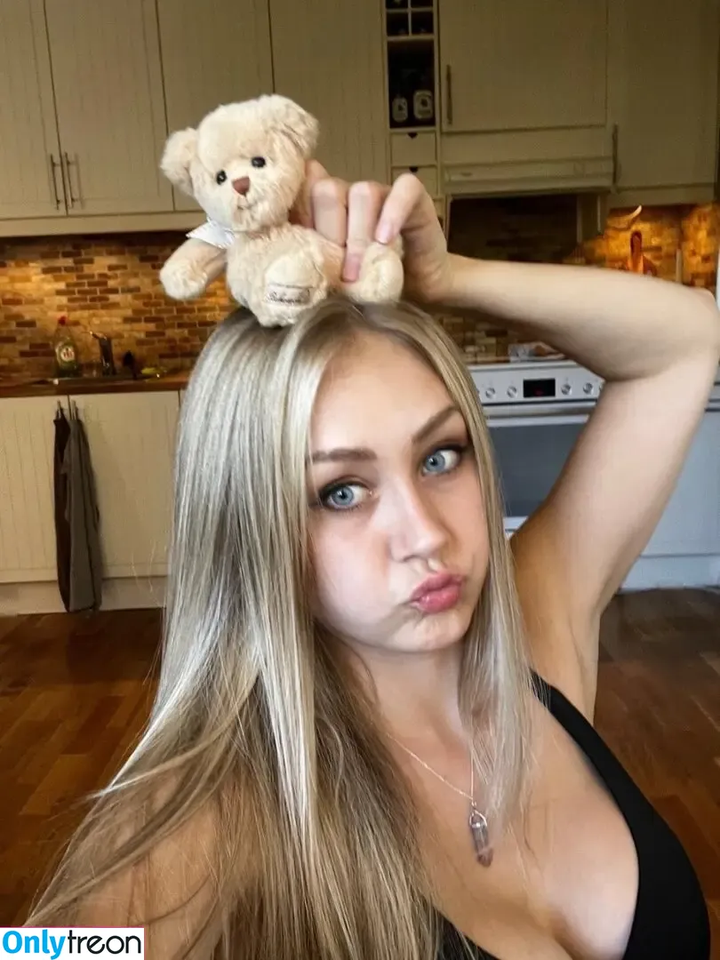 Kandyland nude photo #0492 (Kandylul / swishersweet13)