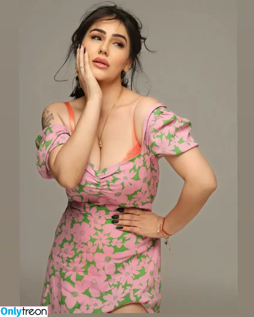 Kangna Sharma nude photo #0043 (kangnasharma16)