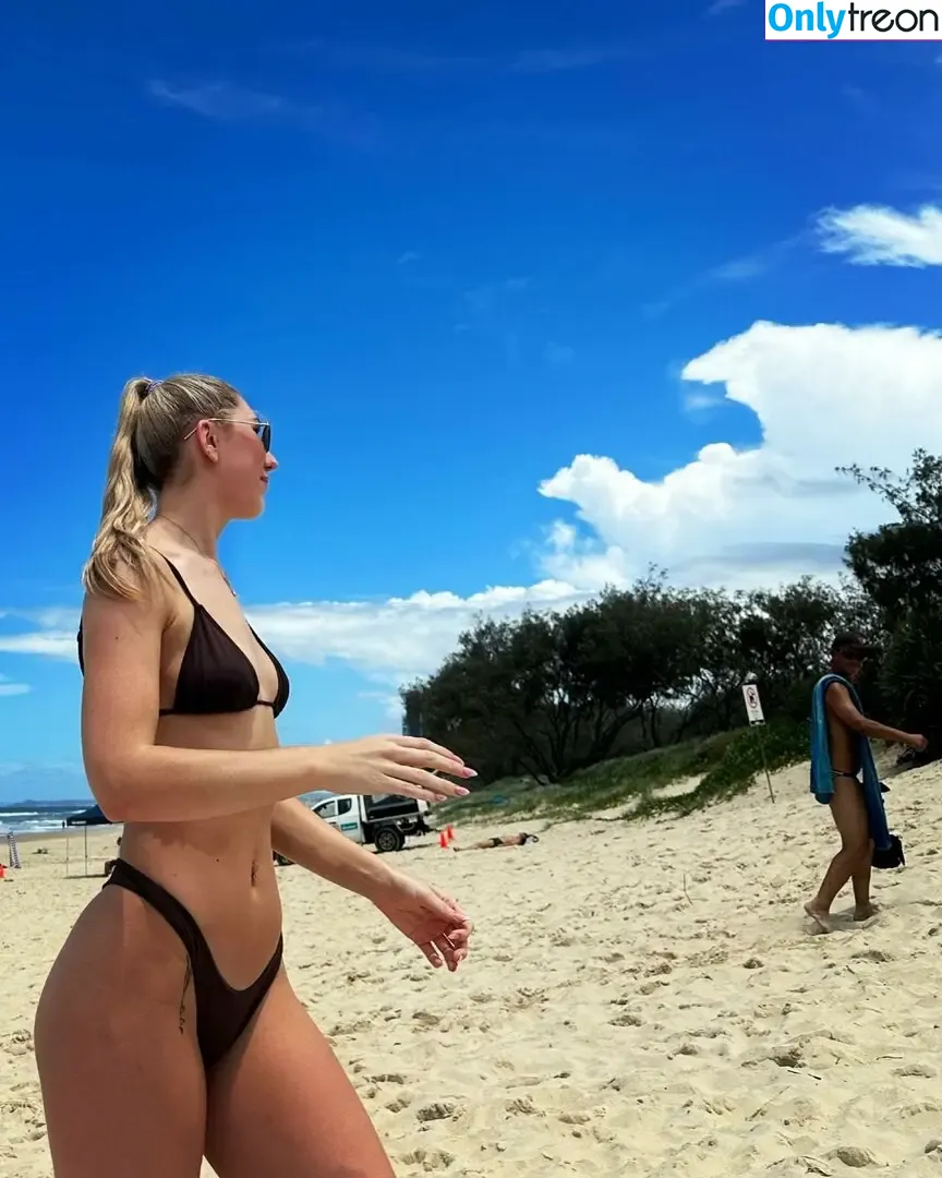 Kara Skip nude photo #0007 (karainskip)