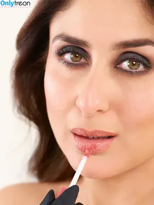 Kareena Kapoor KHAN / kareenakapoorkhan nude photo #0001
