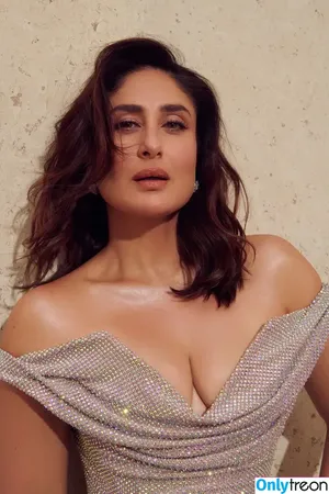 Kareena Kapoor KHAN / kareenakapoorkhan nude photo #0005
