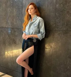 Karen Gillan / karengillan nude photo #0231