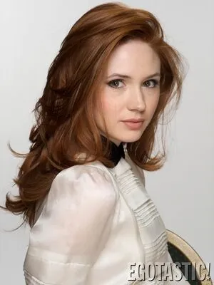 Karen Gillan / karengillan фото голая #0479
