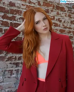 Karen Gillan / karengillan nude photo #0728