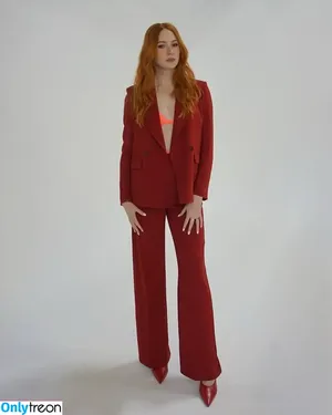 Karen Gillan / karengillan nude photo #0733