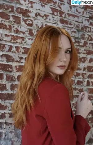 Karen Gillan / karengillan nude photo #0734