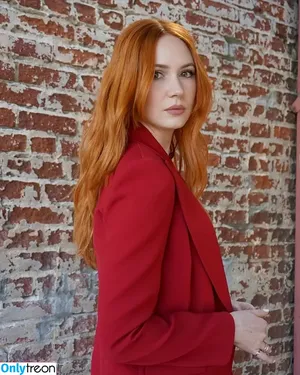 Karen Gillan / karengillan nude photo #0735
