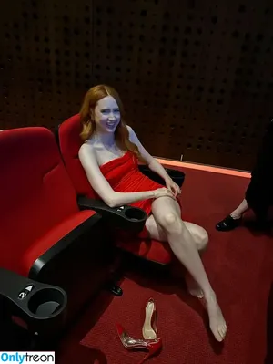 Karen Gillan / karengillan nude photo #0748