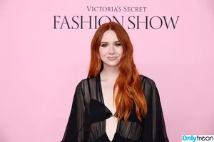 Karen Gillan / karengillan nude photo #0888