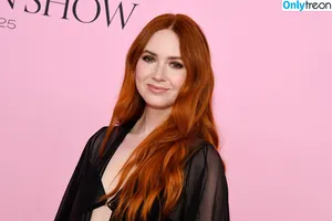 Karen Gillan / karengillan nude photo #0892