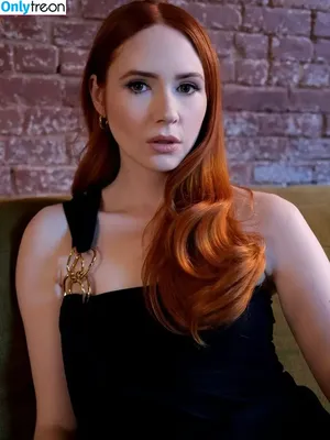 Karen Gillan / karengillan nude photo #0902