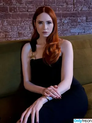 Karen Gillan / karengillan nude photo #0903