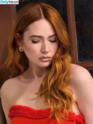 Karen Gillan / karengillan nude photo #0905