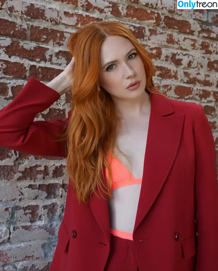 Karen Gillan nude photo #0731 (karengillan)