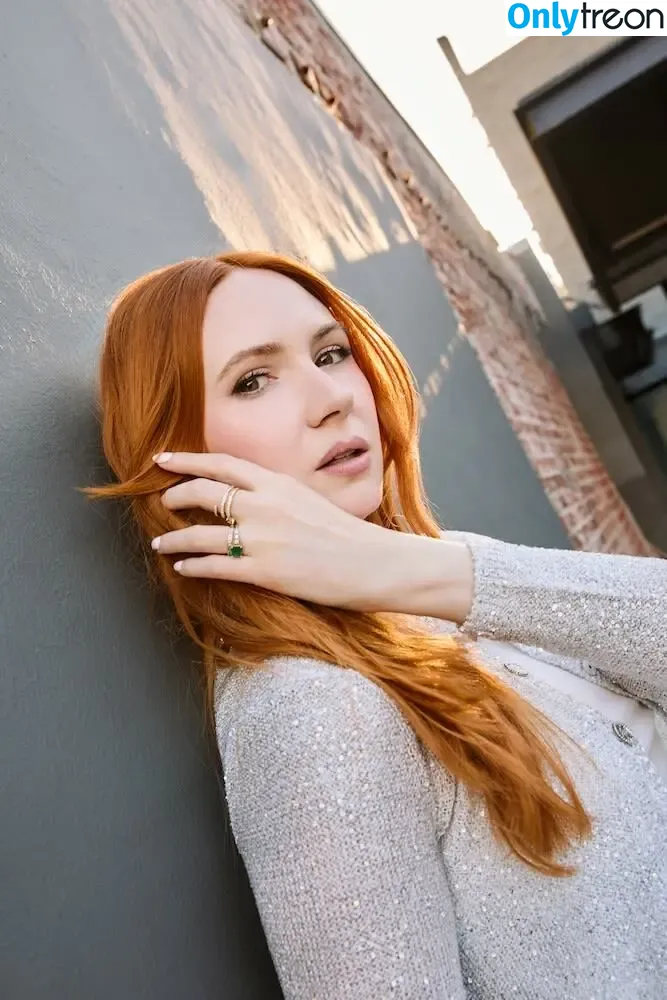 Karen Gillan nude photo #0774 (karengillan)