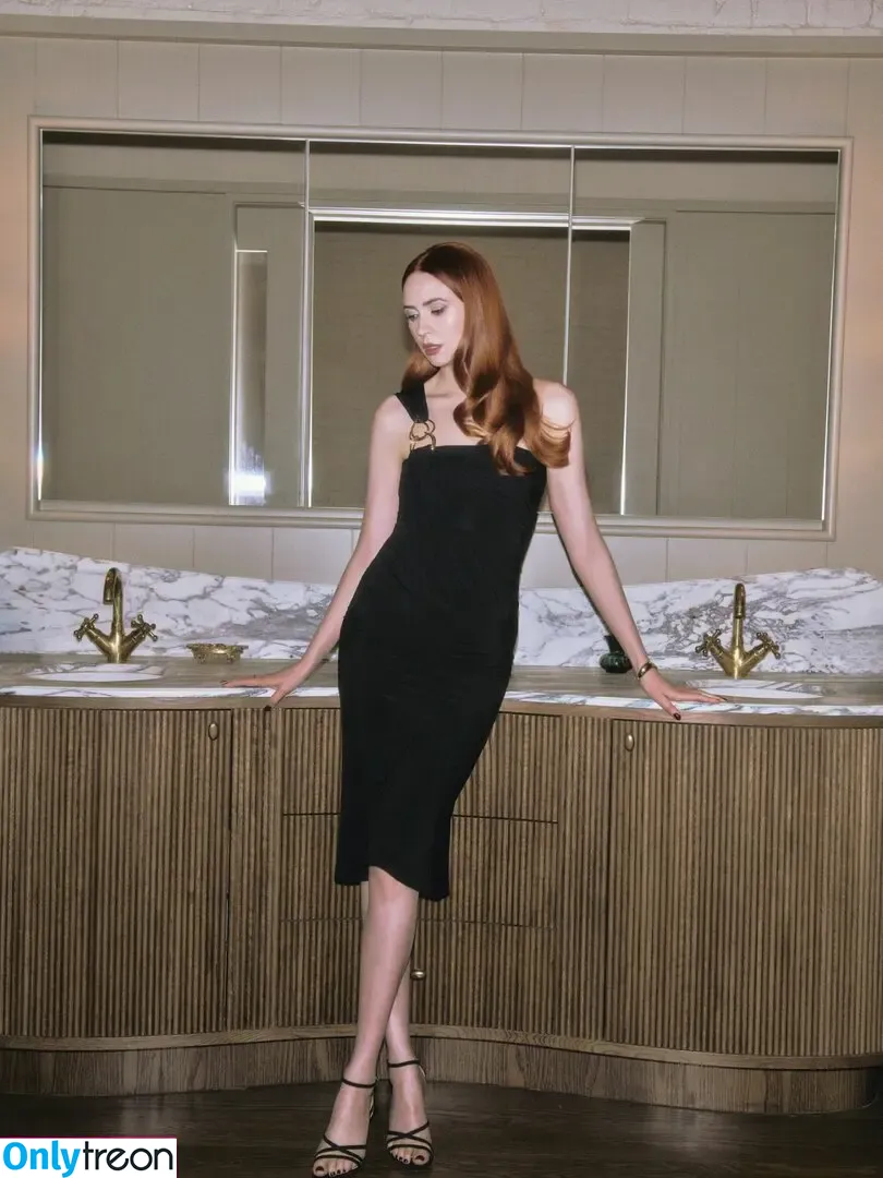 Karen Gillan голая photo #0866 (karengillan)