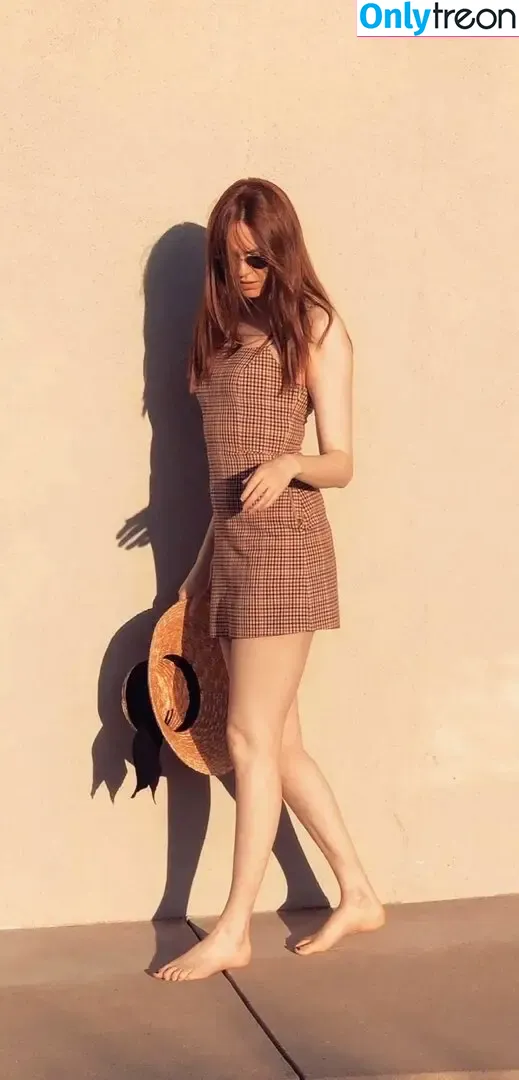 Karen Gillan голая photo #0867 (karengillan)