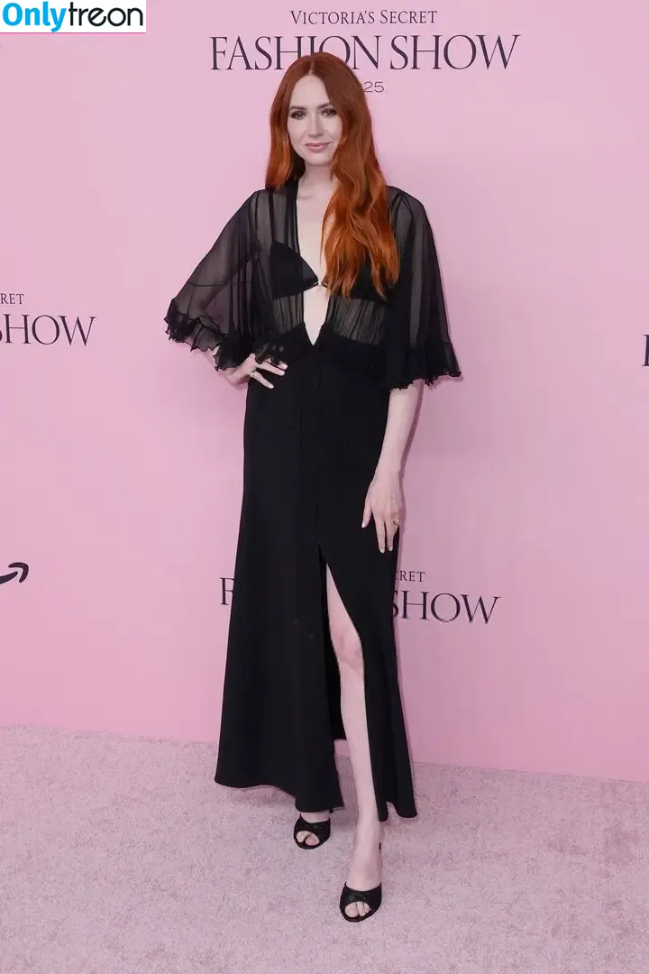 Karen Gillan nude photo #0872 (karengillan)