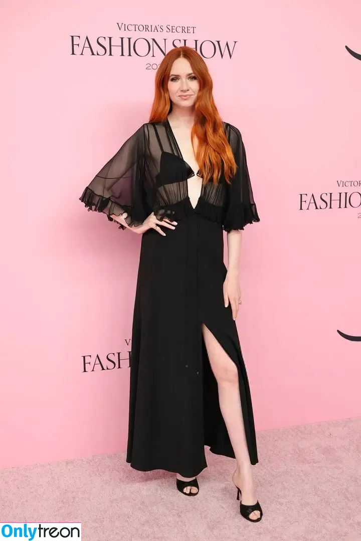 Karen Gillan nude photo #0875 (karengillan)