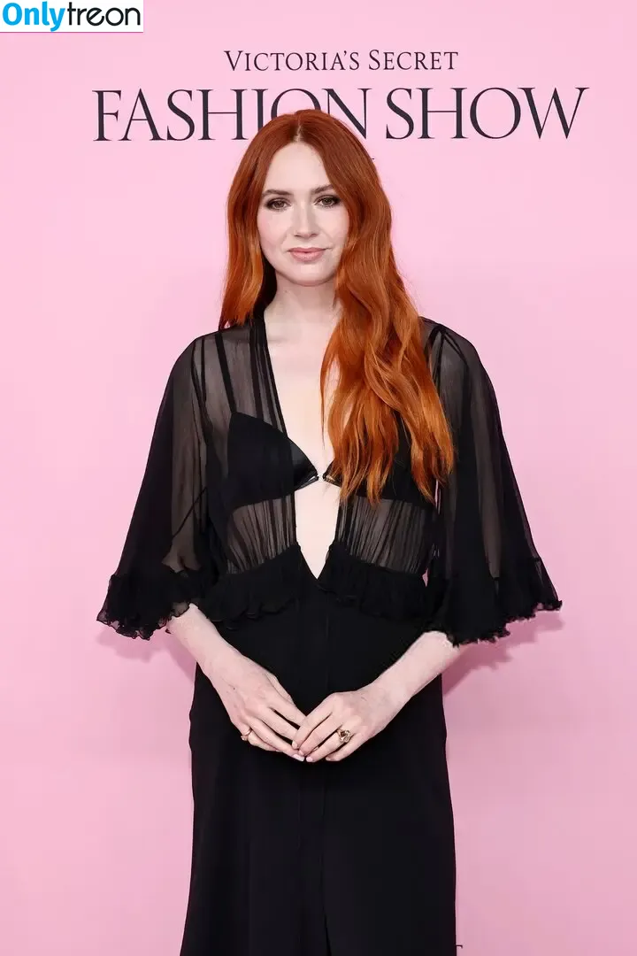 Karen Gillan nude photo #0877 (karengillan)