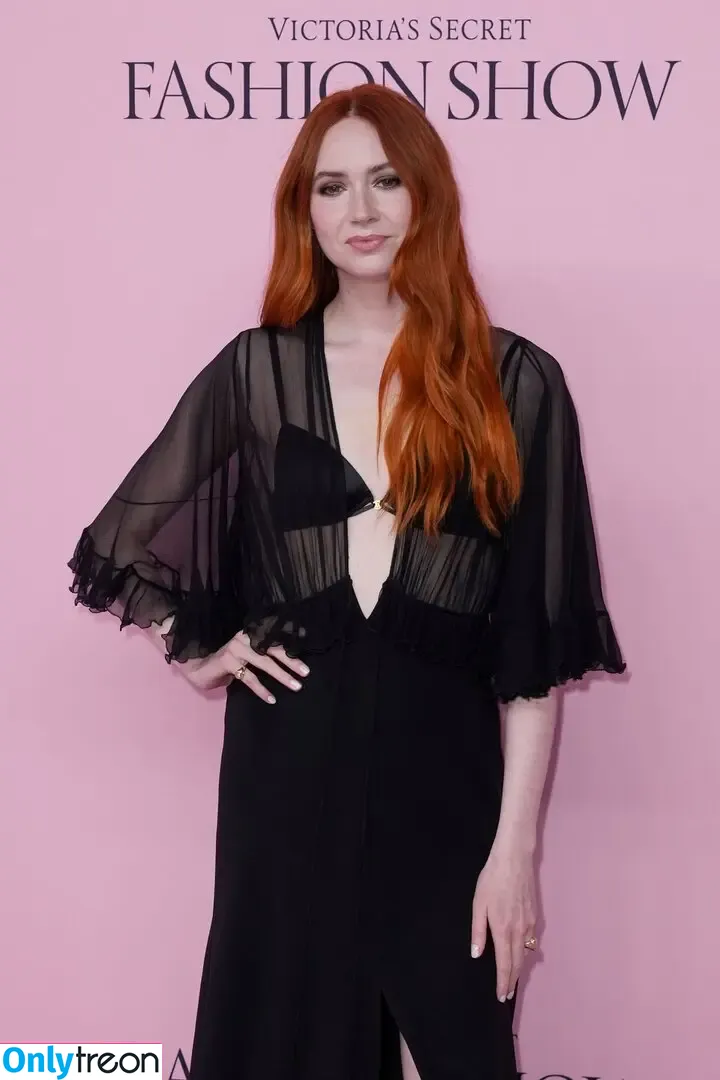 Karen Gillan nude photo #0878 (karengillan)