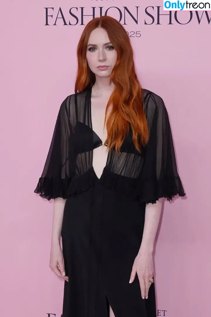 Karen Gillan голая photo #0879 (karengillan)