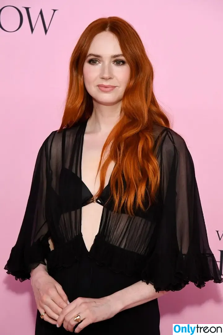 Karen Gillan nude photo #0880 (karengillan)