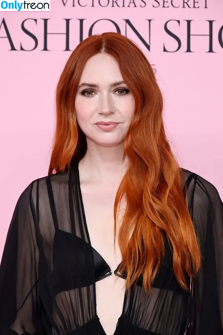 Karen Gillan nude photo #0882 (karengillan)