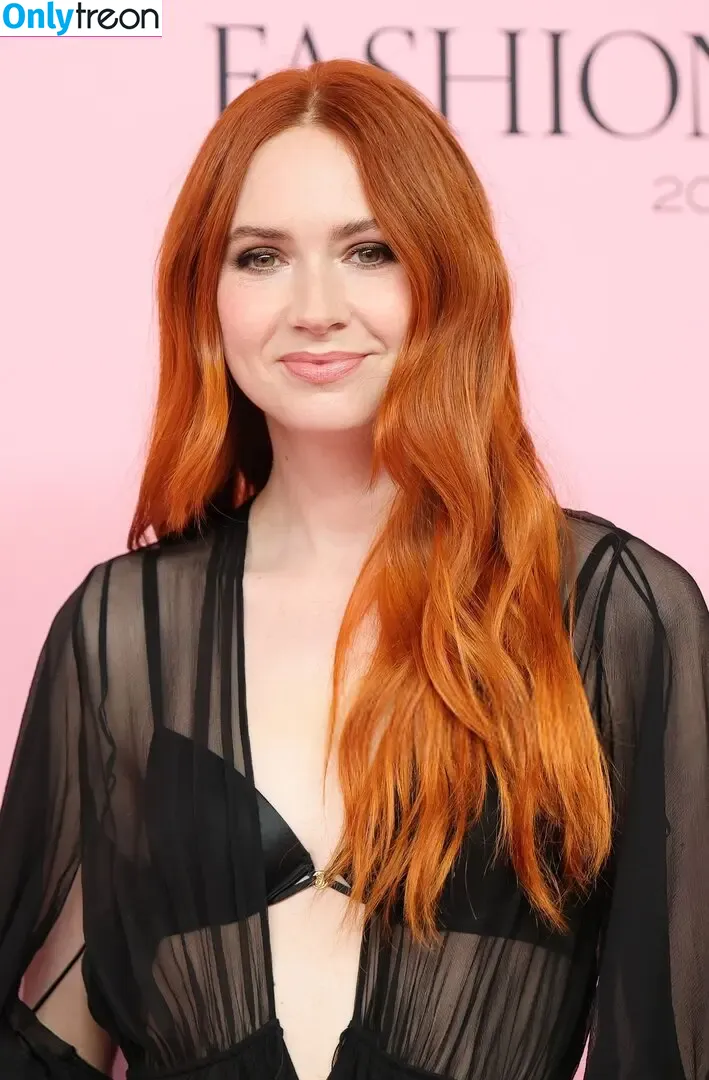 Karen Gillan nude photo #0883 (karengillan)