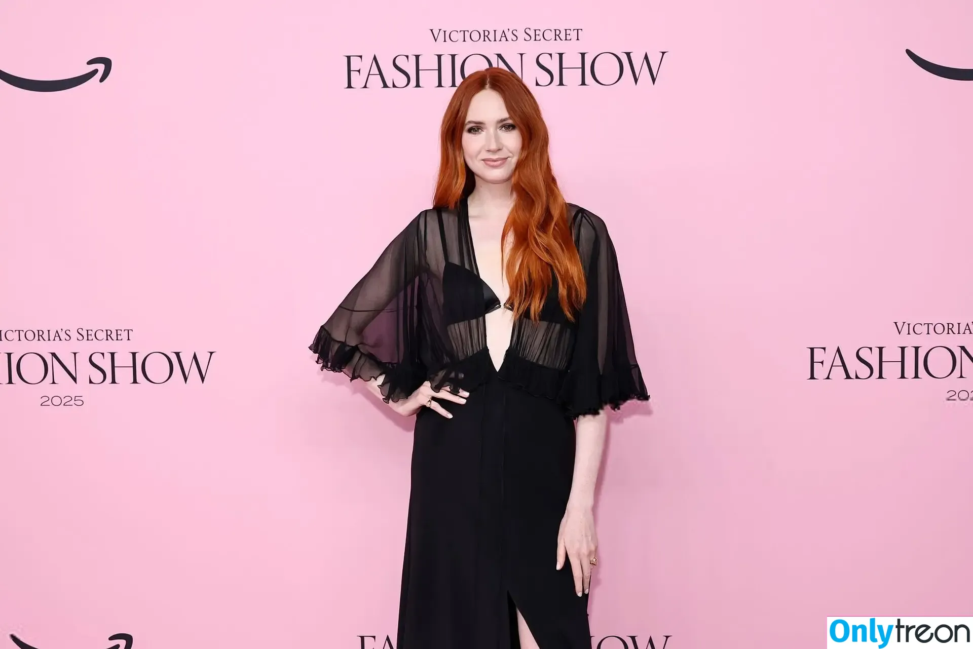 Karen Gillan nude photo #0886 (karengillan)