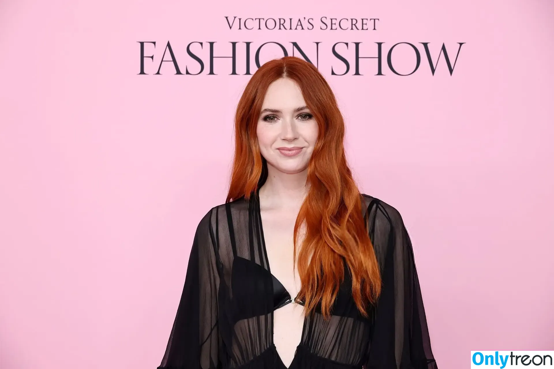 Karen Gillan nude photo #0888 (karengillan)