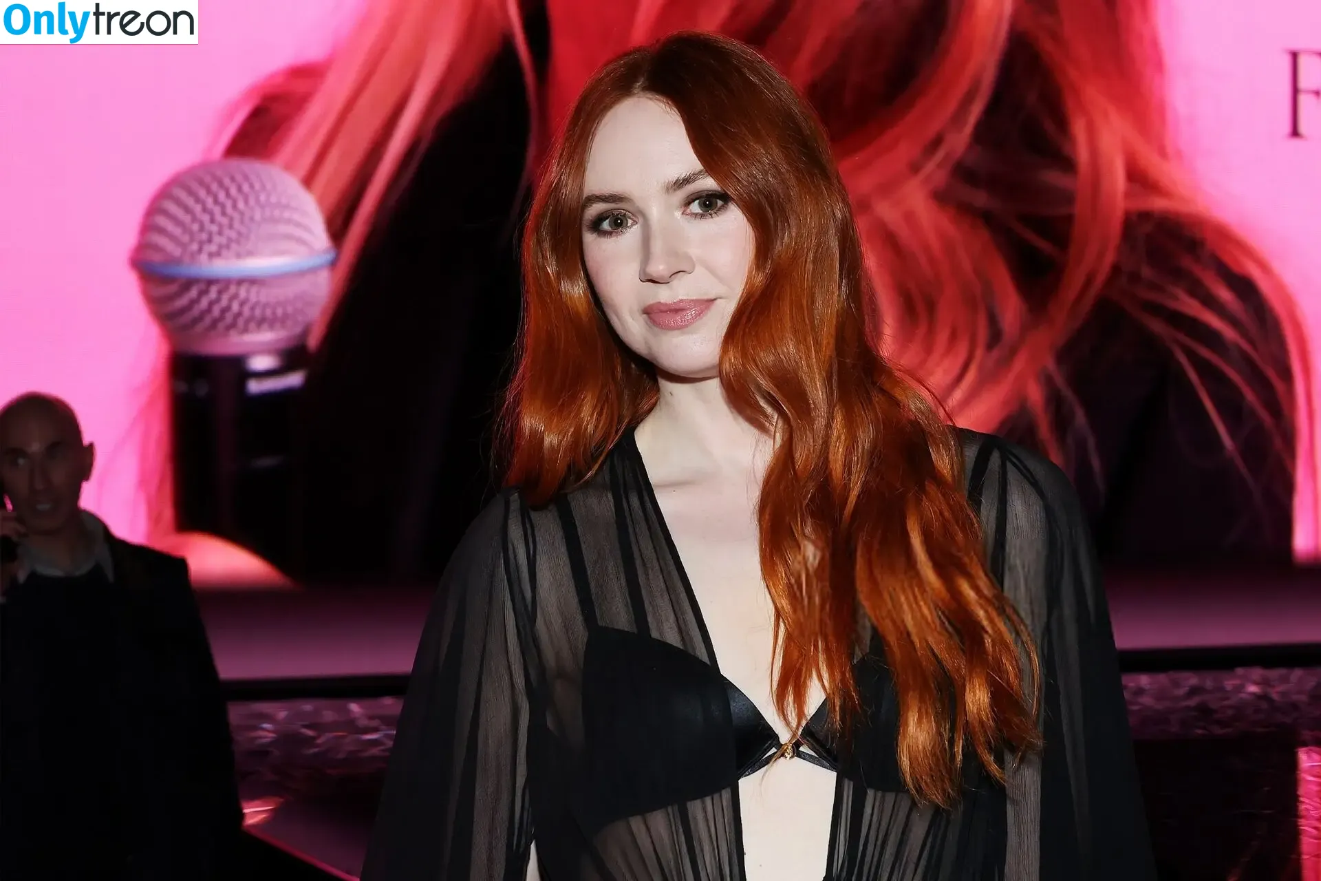 Karen Gillan nude photo #0893 (karengillan)