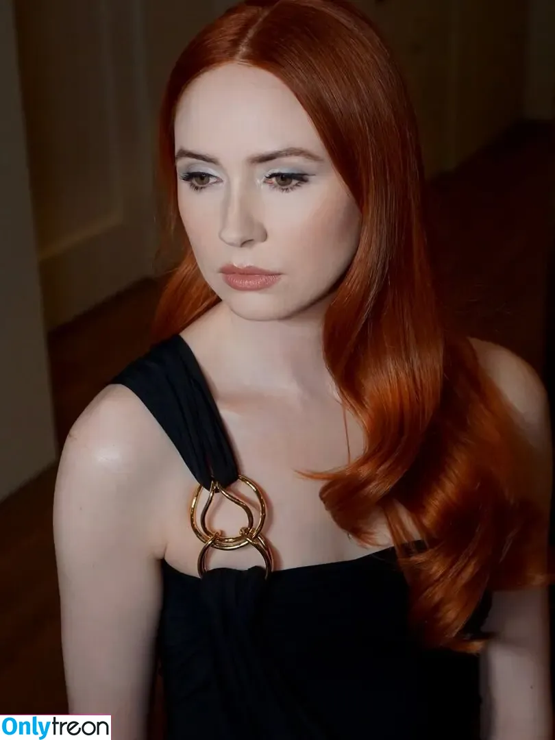 Karen Gillan nude photo #0901 (karengillan)