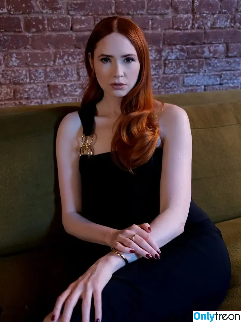Karen Gillan nude photo #0903 (karengillan)
