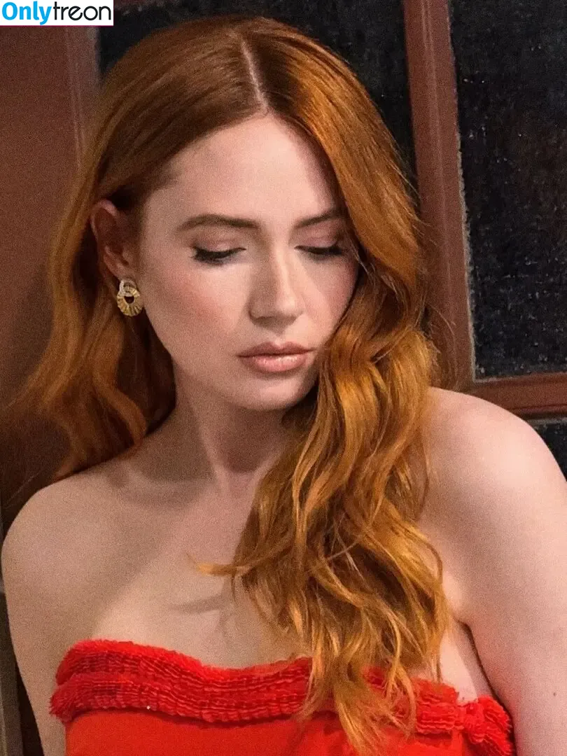 Karen Gillan nude photo #0905 (karengillan)