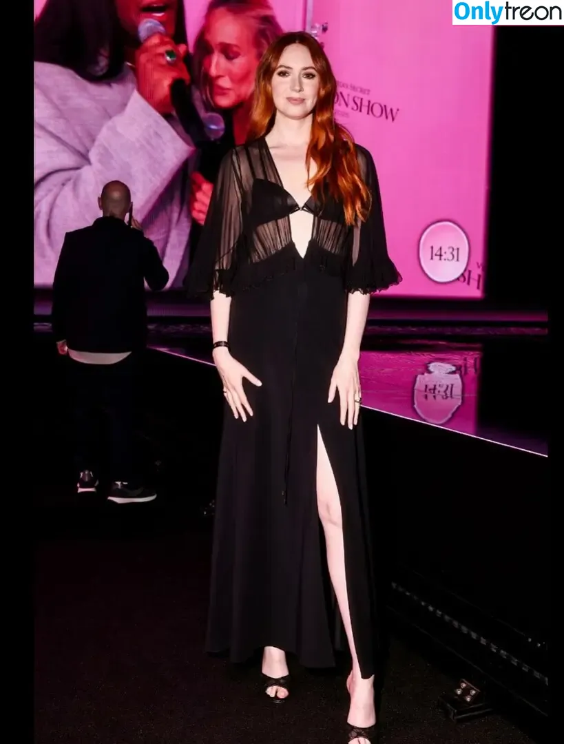 Karen Gillan nude photo #0908 (karengillan)