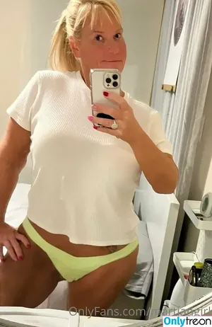 Karen Pennington / Bailey Buttner / Karen Buttner / Karensgalaxy / Martiangirl / Martiangirl1 / karen.buttner nude photo #0096