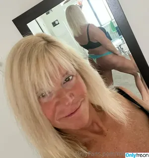 Karen Pennington / Bailey Buttner / Karen Buttner / Karensgalaxy / Martiangirl / Martiangirl1 / karen.buttner nude photo #0156