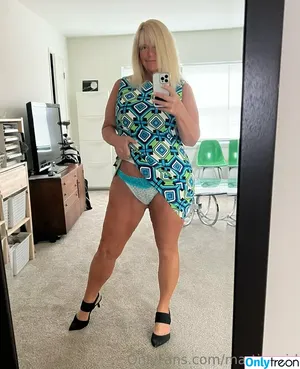 Karen Pennington / Bailey Buttner / Karen Buttner / Karensgalaxy / Martiangirl / Martiangirl1 / karen.buttner nude photo #0159